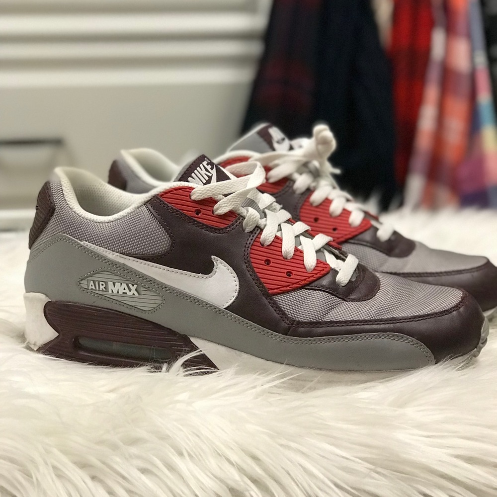 NIKE
